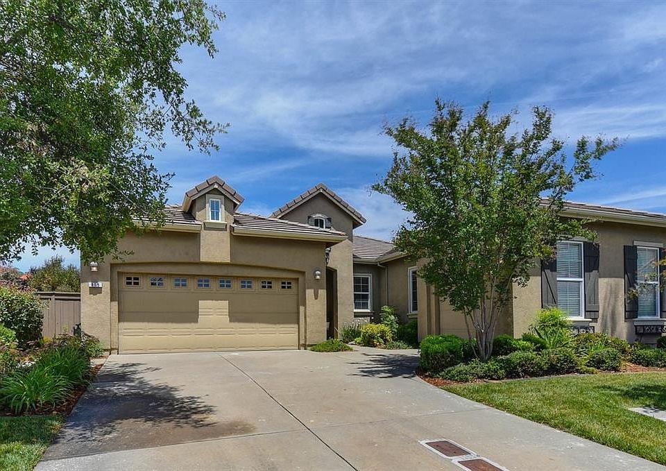 1st image of 815 Vanderbilt Ct