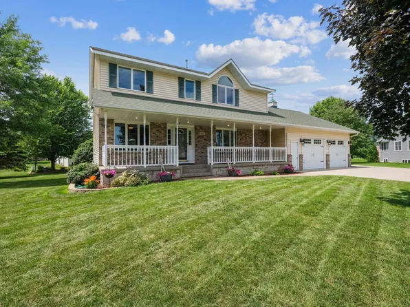 908 Horizon Cir, Belle Plaine, MN 56011