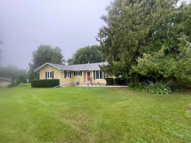 3 bed, 1600 sqft, $2,200 — Photo 2