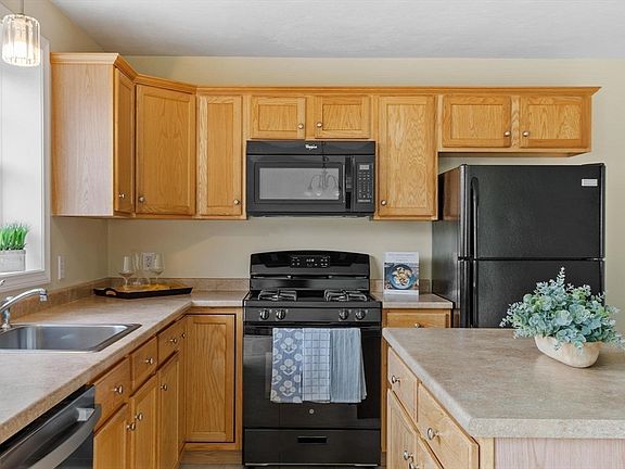 4th image of 1975 Middlesex St Unit 33