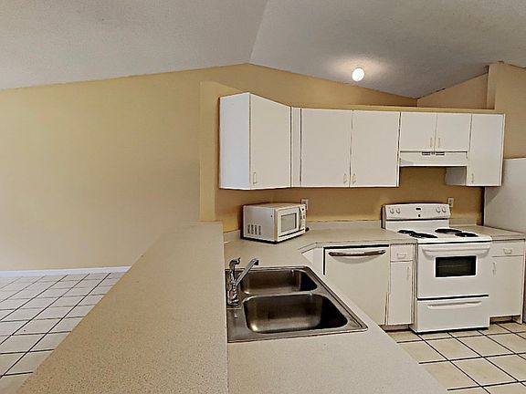 2nd image of 427 Flamingo Ct