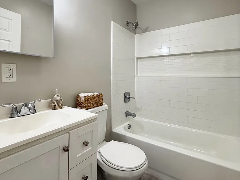21 E Bartlett St #5 — Photo 7