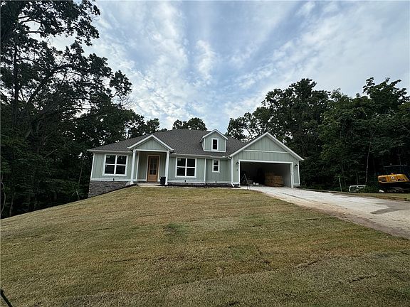 2nd image of 14 Ingleborough Dr