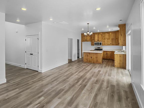 Finished home photos are representational images only. See sales agent for details.