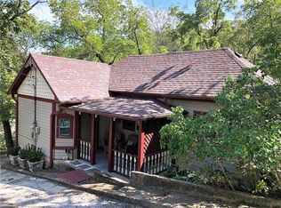 2 Douglas St, Eureka Springs, AR 72632