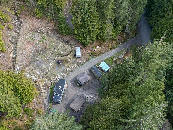 5th image of 6061 Garibaldi Park Rd