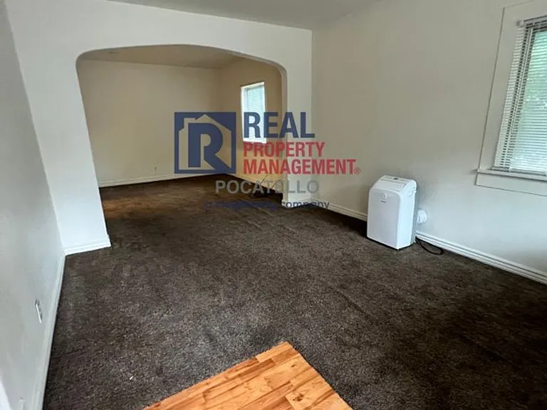 341 S Hayes Ave — Photo 8