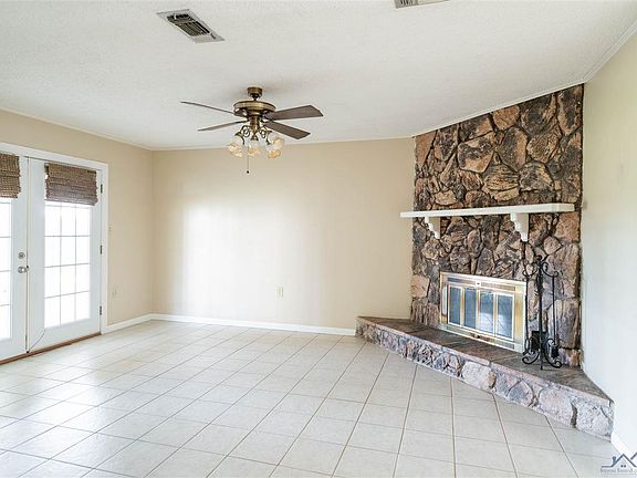 4th image of 107 Diplomat Way