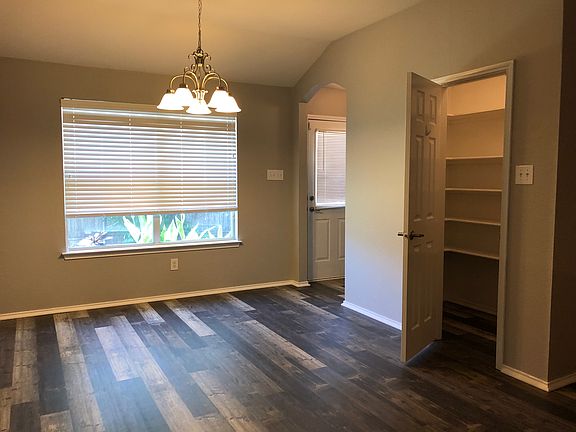 3rd image of 501 Covent Garden Pl