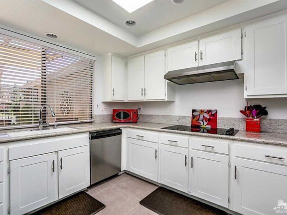 3rd image of 2385 Oakcrest Dr