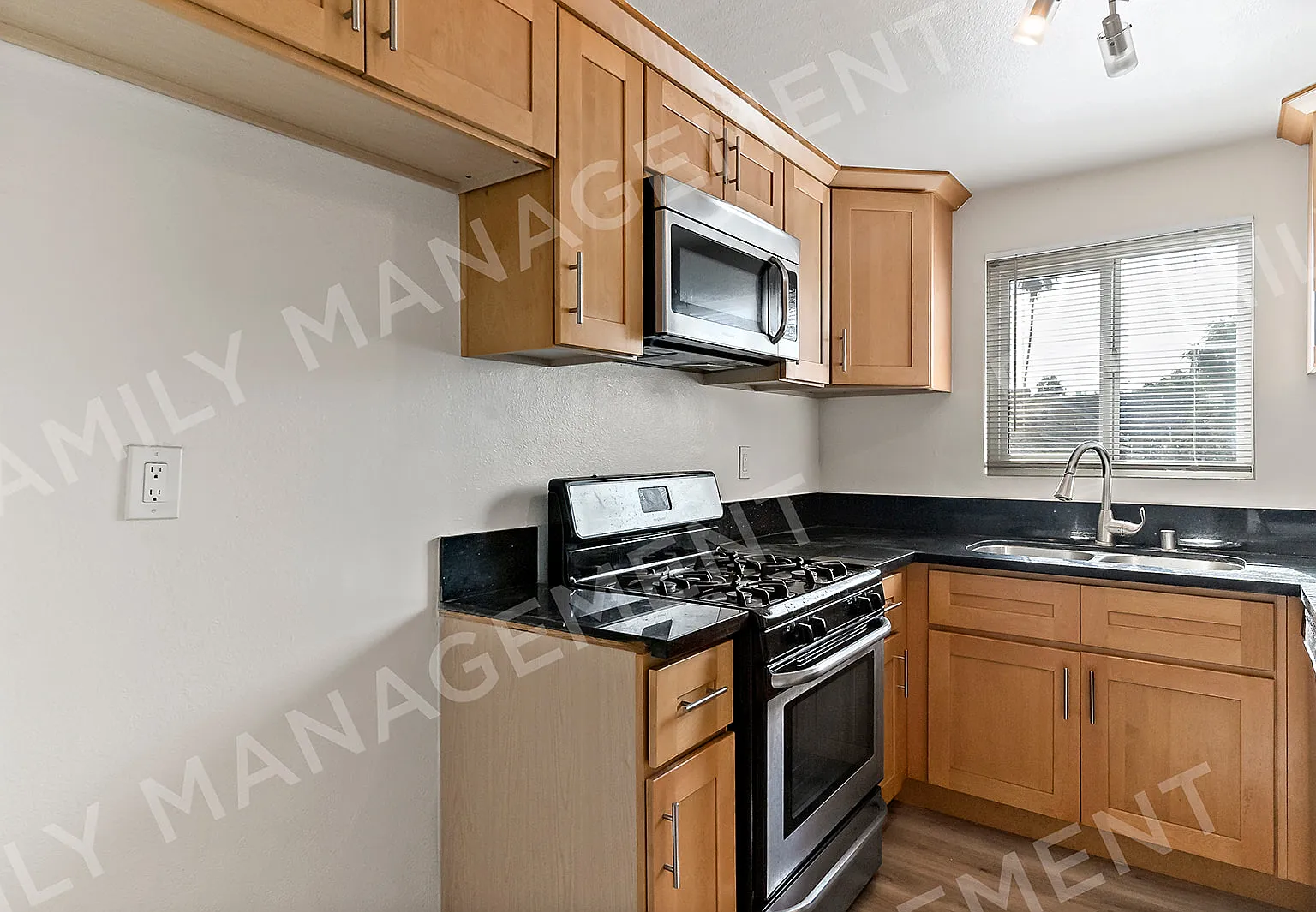 6414 York Blvd — Photo 4