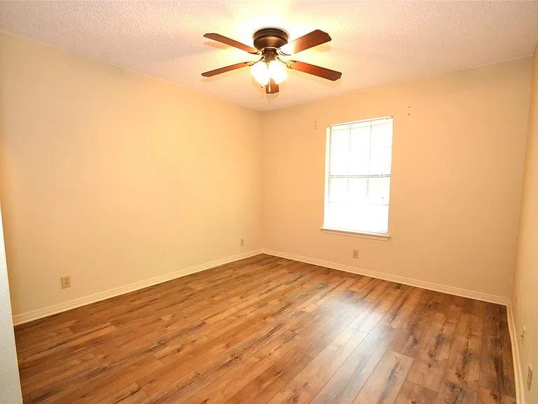 8833 Tallwood Dr — Photo 20
