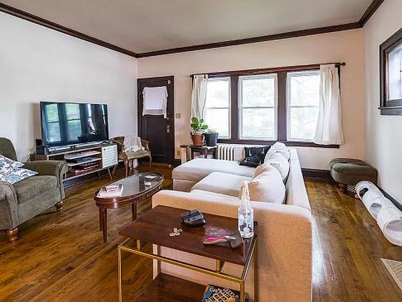 3rd image of 2327 2nd St NE #1