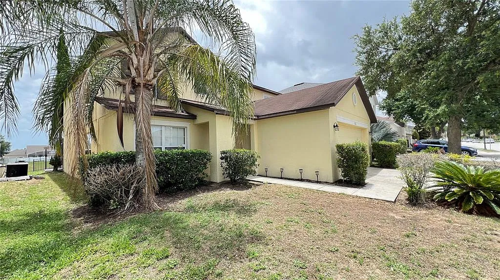 5 bed, 3.5 bath, 3053 sqft, $2,700 — Photo 2