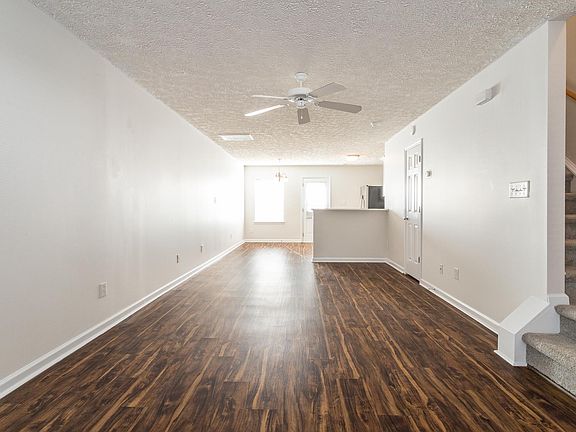3rd image of 438 Saint John Dr