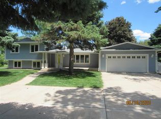 810 N 6th Ave, Hastings, NE 68901