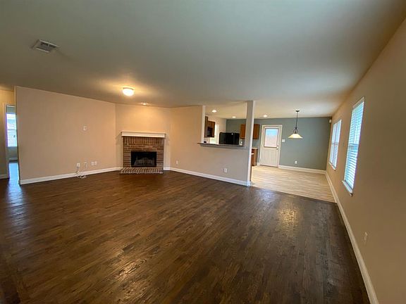 3rd image of 62 Larkspur Dr
