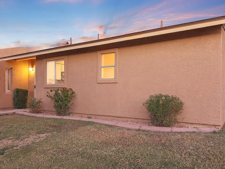 2611 E Maryland Dr — Photo 26