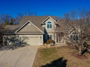 14597 Woodcrest Dr, Clive, IA 50325