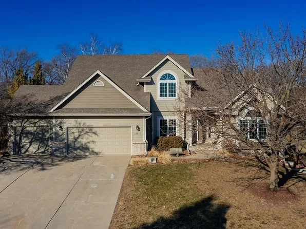 14597 Woodcrest Dr, Clive, IA 50325