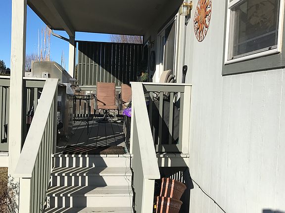 Covered deck (south view)