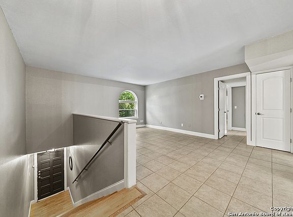3rd image of 102 Vassar Ln