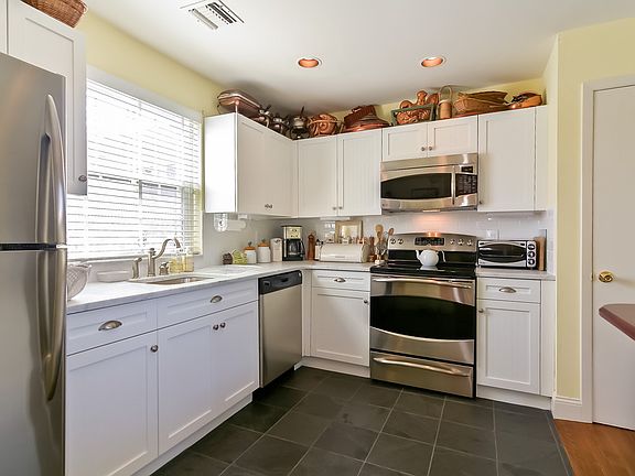 4th image of 118 Saint Andrews Cir
