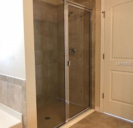 5th image of 124 Waterside Cir