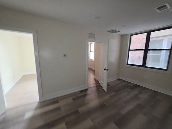3rd image of 358-360 S Orange Ave #2R