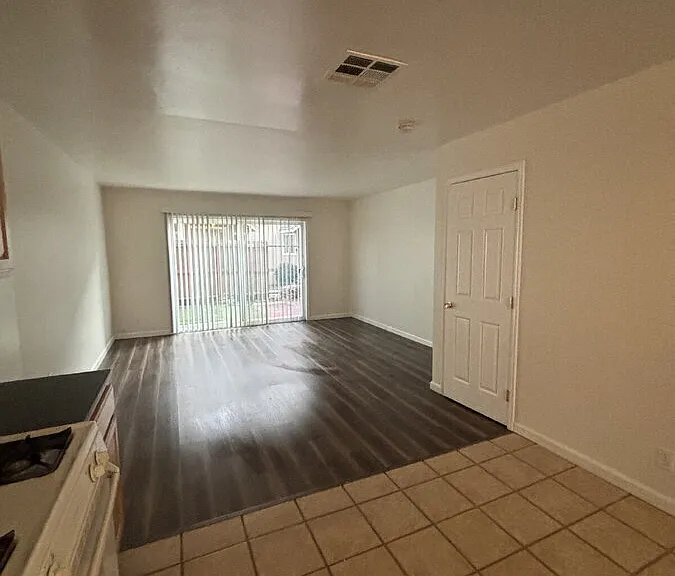 1112 Evelyn Ln #B — Photo 1