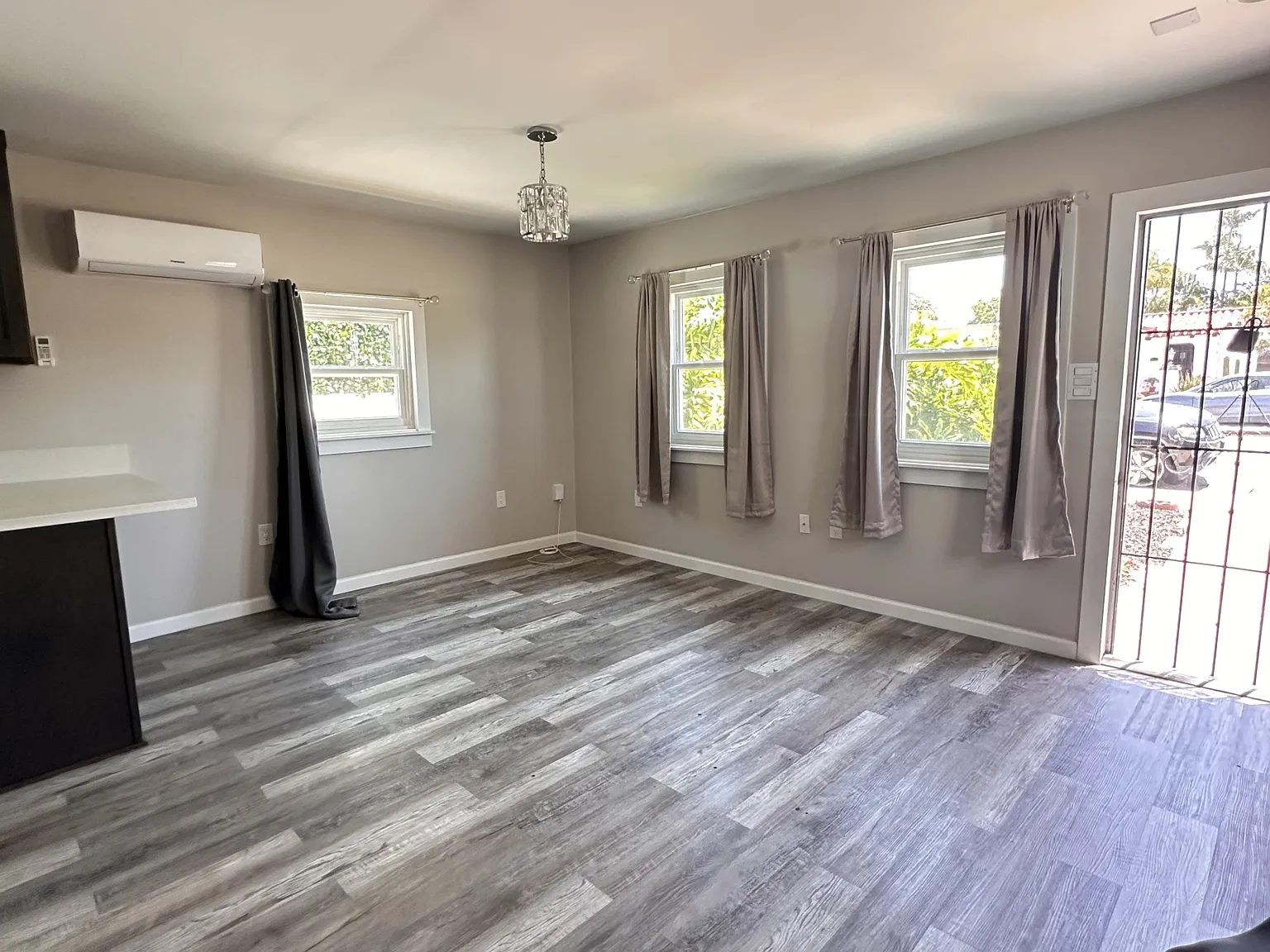732 Twin Oaks Avenue - 1 — Photo 2