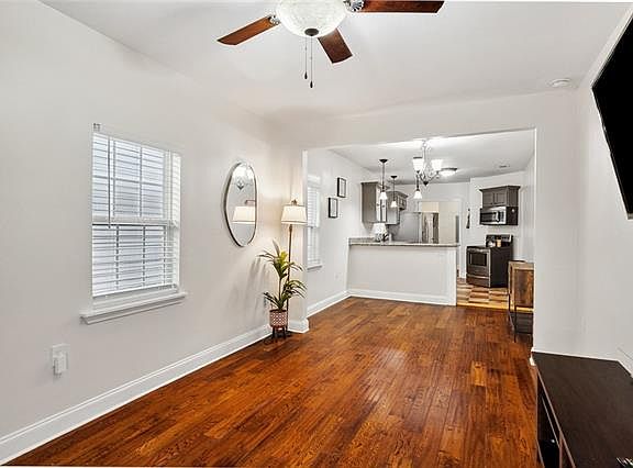 3rd image of 419 Derbigny St