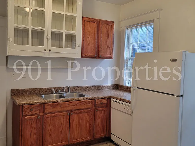 212 N Willett St #2 — Photo 5