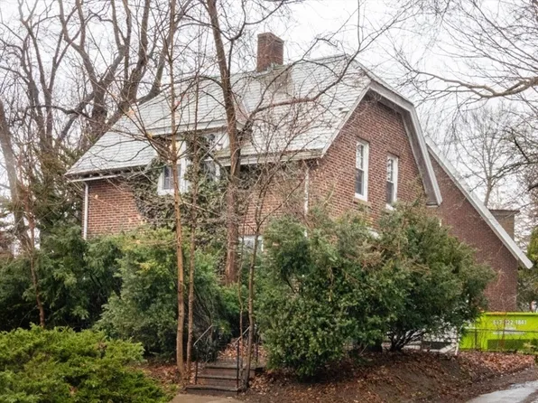 52 Southbourne Rd, Jamaica Plain, MA 02130