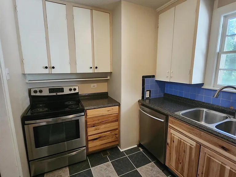 110 Barbara St — Photo 8
