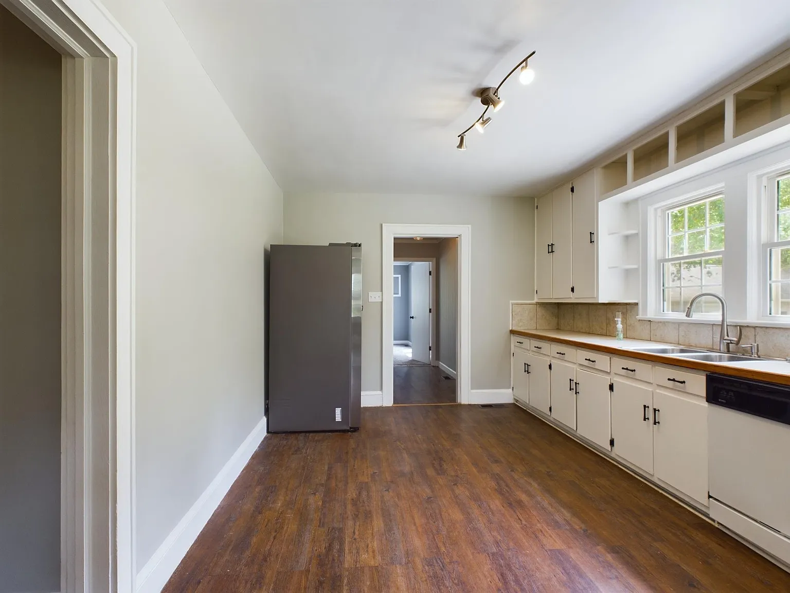 3 bed, 2.5 bath, 1718 sqft, $2,250 — Photo 4