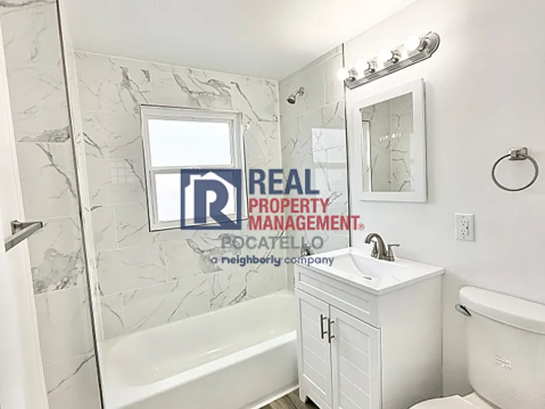 410 W Maple St — Photo 9