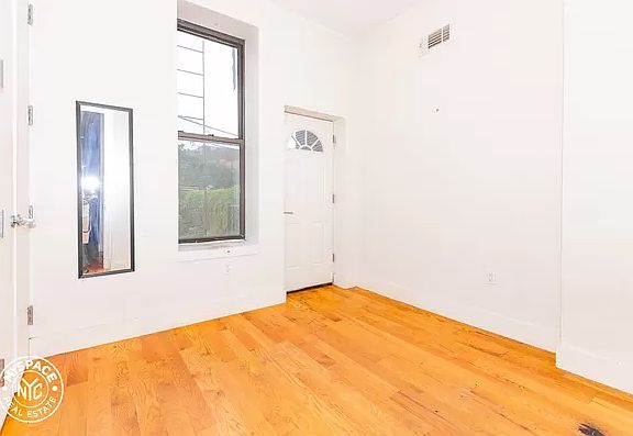 5th image of 490 Kosciuszko St #8Y