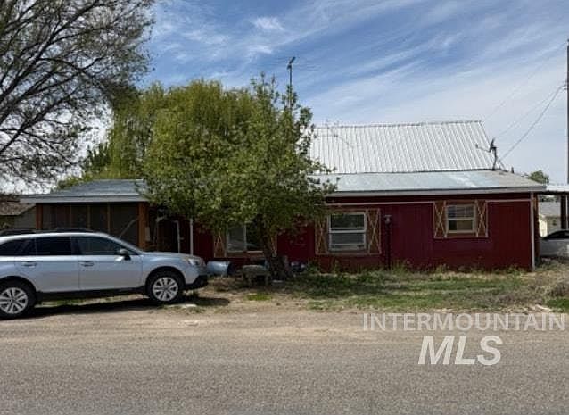 1st image of 105 3rd St