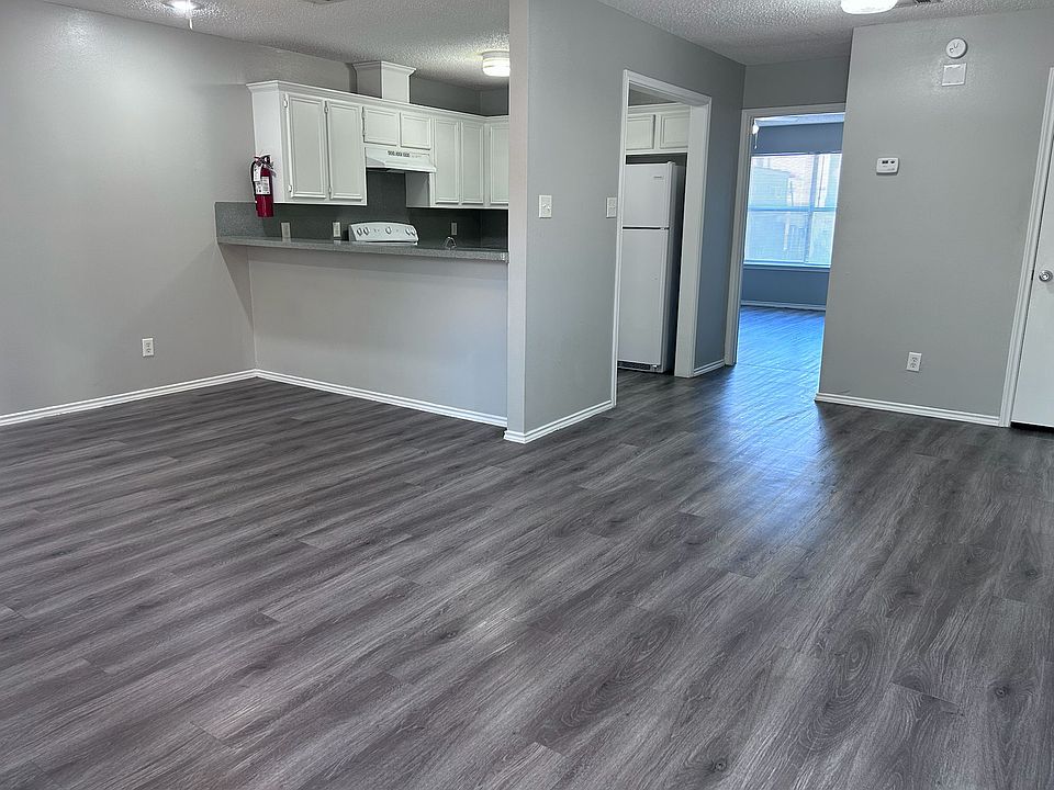 1st image of 1604 W McIntyre St APT 2