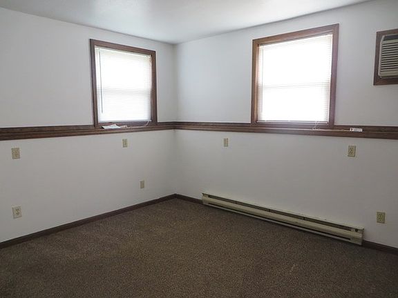 3rd image of 202 W Hayden St