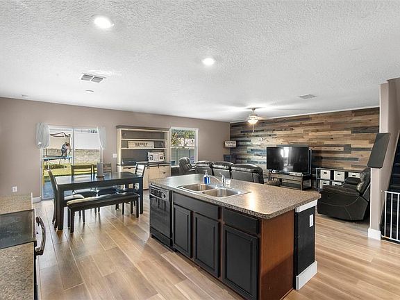 3rd image of 6601 Rainbow Springs Ln