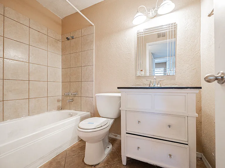 2130 W Cortez St — Photo 19