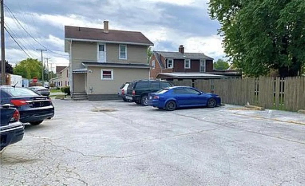 812 Tiffin Ave — Photo 2