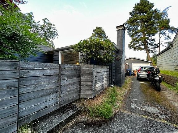 Driveway, Garage, Front fenced yard