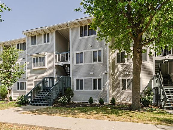 2nd image of 238 W Lakeshore Dr APT D
