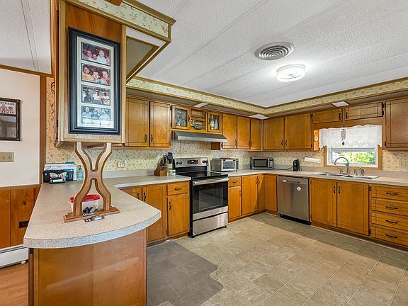 2nd image of 21 Sir Lancelot Drive