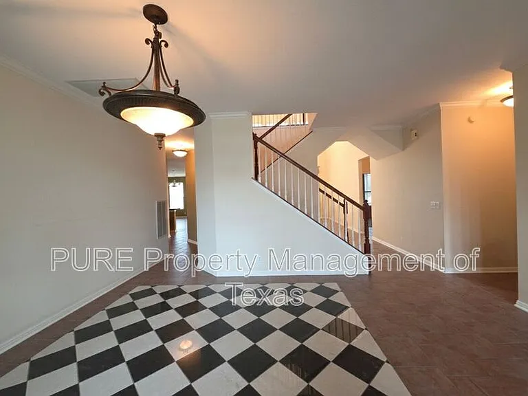 1103 Seton Hall Ln — Photo 5
