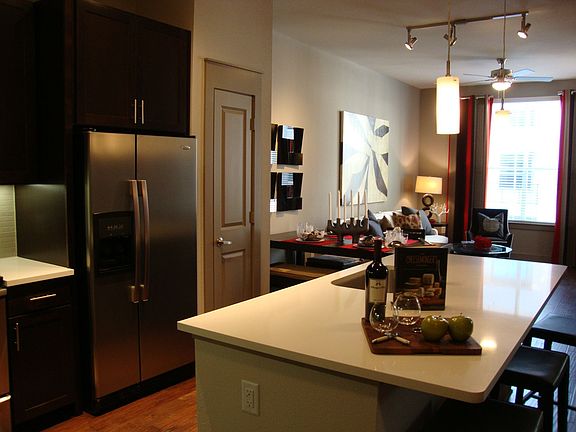 3rd image of 1707 N Hall St APT 124