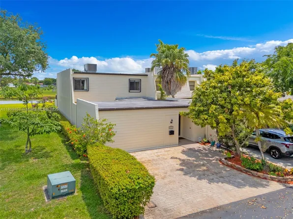7619 SW 102nd Pl, Miami, FL 33173